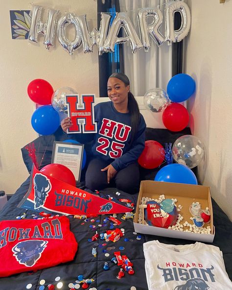 Howard University Photoshoot, High School College Decision Day Ideas, Howard Acceptance Letter, Howard University Acceptance Letter, Senior Decision Day Ideas, Howard Decision Day, Commitment Day College Outfits, Howard University Decision Day, Howard University Graduation Party