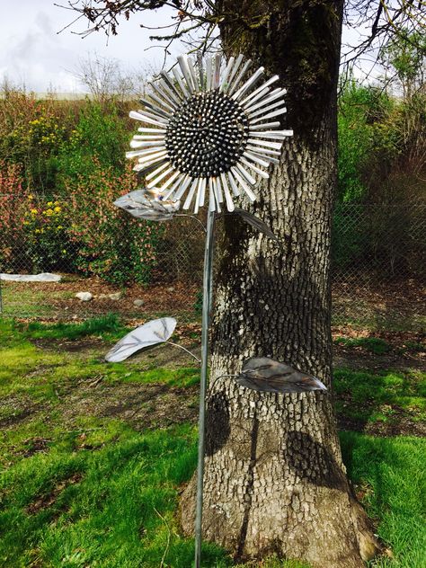 6ft. Sunflower Welded Sunflower, 4h Crafts, Recycled Yard Art, Welding Idea, Welded Art, Backyard Structures, Workshop Projects, Gardening Decor, Art Plants