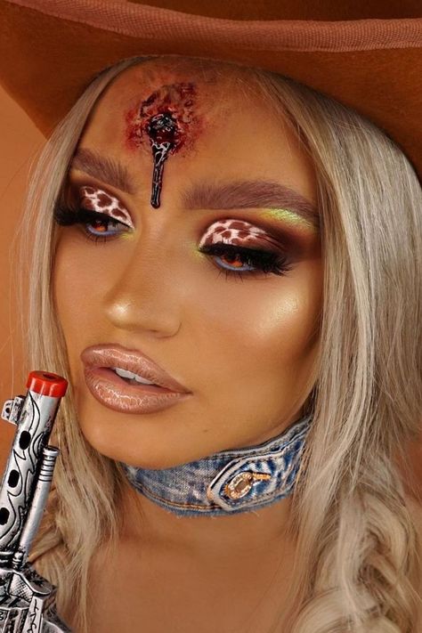 animal print cowgirl makeup Cowgirl Makeup Ideas Halloween, Cowgirl Makeup Ideas Country, Cowgirl Makeup Ideas, Halloween Costumes Cowgirl, Country Makeup, Cowgirl Costume Halloween, Wild West Aesthetic, Cowgirl Makeup, Cowgirl Halloween Costume