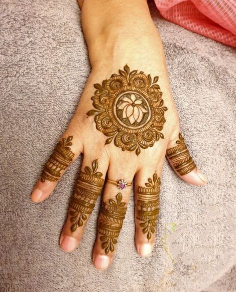 Lotus Circle Mehndi Designs, Lotus Henna Design, Lotus Mehndi Design, Palm Henna Designs, Rose Mehndi Designs, Very Simple Mehndi Designs, Mehndi Design Pictures, Modern Mehndi Designs, Latest Bridal Mehndi Designs