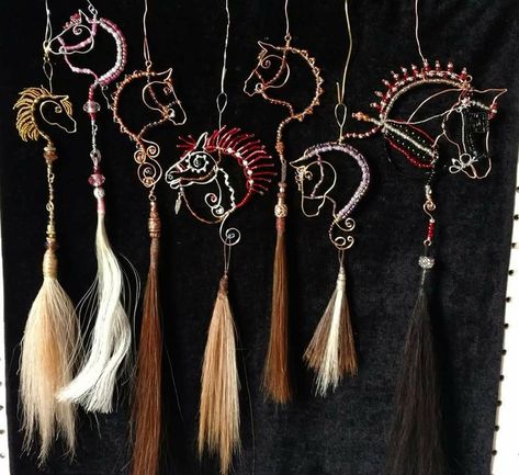 Horse Hair Crafts, Hair Jewelry Diy, Jewelry Diy Ideas, Horsehair Bracelet, Horseshoe Crafts Projects, Horse Hair Bracelet, Diy Horse, Horse Memorial, Horse Hair Jewelry