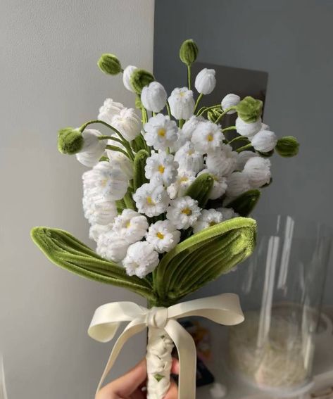 daisy bouquet for bridal Crochet A Bouquet Of Flowers, Homemade Flowers Bouquet, Chenille Flower Bouquet, Pipecleaner Flower Bouquet, Chenille Bouquet, Pipecleaners Flowers, Pipecleaner Flowers How To Make, Pipecleaners Flowers Bouquet, Pipe Cleaner Flowers Bouquet