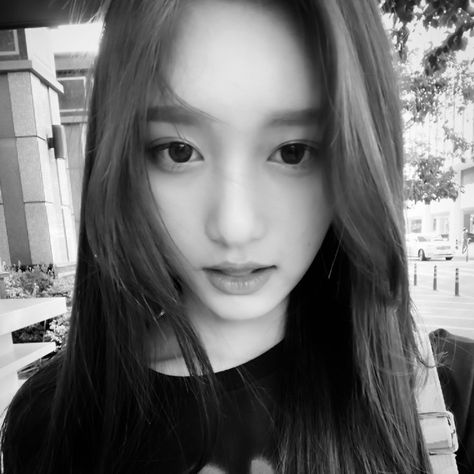 Leeseo Dark, Ive Leeseo Icons, Lee Hyunseo, Leeseo Icons, Black Filter, Ive Leeseo, Ok Computer, Just Girl Things, Aesthetic Hair