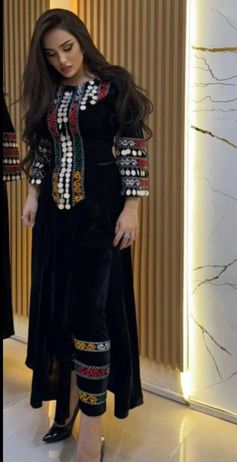 Afghani Clothes, Smart Casual Dress, Latest Dress Design, Afghan Fashion, Stylish Short Dresses, Afghan Clothes, Pakistani Fancy Dresses, Women Dresses Classy, Afghan Dresses