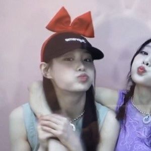 chuu , yves , and gowon matching 3 people loona icons Bff Pfp Matching Aesthetic, Loona Icons, 3 Best Friends, Ok Computer, Best Friend Match, Cute Laptop Wallpaper, Twitter Header Photos, Girls' Generation, Header Photo