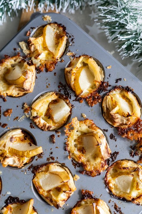 PEAR AND BRIE BITES WITH PROSCIUTTO - Taylah's Kitchen Pear Brie Prosciutto Appetizer, Pear And Brie Appetizer, Pear Brie Appetizer, Pear Appetizer, Pear Brie, Prosciutto Appetizer, Brie Appetizer, Pastry Appetizer, Brie Bites