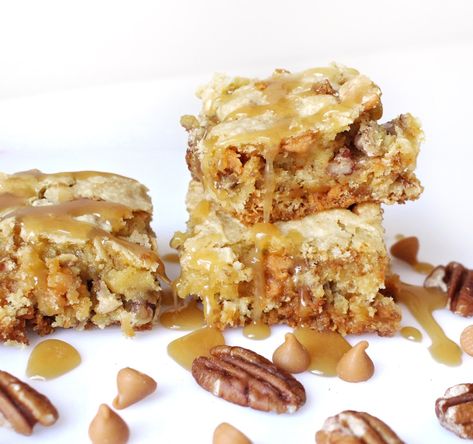 Pecan Pie Cake Batter Blondies Vanilla Banana Bread, Fancy Banana Bread, Fluffy Banana Bread Recipe, Cake Batter Blondies, Recipe Using Honey, Pecan Pie Cake, Grain Free Cookies, Baking With Coconut Flour, Vegan Thanksgiving Recipes