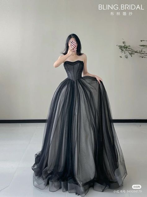 Masquarede Ball Prom, Simple Black Wedding Dress Classy, Black Gown Elegant Classy With Sleeves, Black Ball Gown Aesthetic, Alt Wedding Guest Outfit, Matric Ball Dresses Unique, Old Hollywood Outfit Ideas, Hollywood Prom Dresses, Prom Dress Sleeves