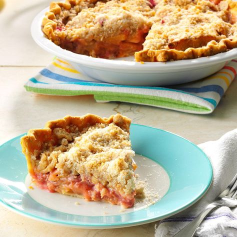 Apple Rhubarb Pie, Pistachio Crumble, Apple Rhubarb, Easter Baking Recipes, Best Rhubarb Recipes, Rhubarb Bread, Crumb Pie, Raspberry Rhubarb, Crumble Pie