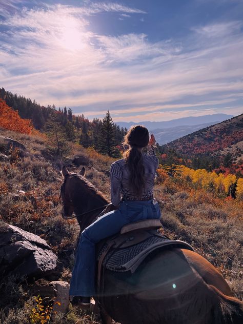 Brunette Cowgirl Aesthetic, Mountain Cowgirl Aesthetic, Brunette Country Girl, Western Riding Aesthetic, Mountain Cowgirl, Brunette Cowgirl, Montana Aesthetic, Country Girl Aesthetic, Cowgirl Life