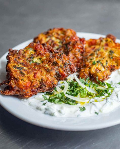 Tomato Fritters, Tomato And Feta, Curry Recipes Vegetarian, Aldi Recipes, Small Cucumber, Vegetarian Curry, Vegetarian Meals, Greek Recipes, Curry Recipes