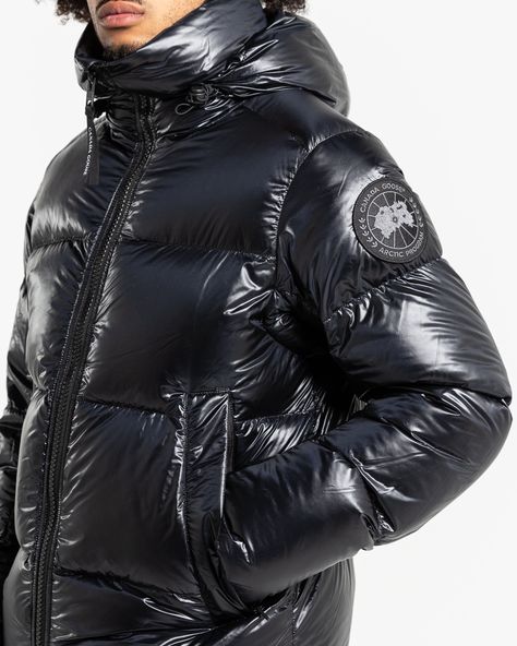 Canada Goose Crofton Parka in BlackA puffer jacket made from a lightweight ripstop material with a 750 fill power duck down feathers rated for up -25℃. Two exterior pockets feature a zippered closure with a fleece interior. The Interior has two large mesh pockets and a zippered pocket that allows for the jacket to be packed into itself for easy travel. The inside also features elasticated backpack straps and a cinchable bottom hemline. Shell: 100% Recycled Polyamide. Lining: 100% Recycled Polyam Long Quilted Coat, Armani Logo, Down Puffer Jacket, 1017 Alyx 9sm, Black Down, Signature Hardware, Padded Coat, Detachable Hood, Down Coat