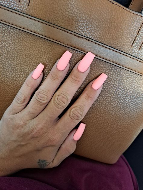 Light Pink Peach Nails, Matt Peach Nails, Light Pink Matte Nails, Light Peach Nails, Salmon Pink Nails Acrylic, Matte Summer Nails, Nails Acrylic Coral Peach, Peachy Pink Nails, Peach Colour Nails