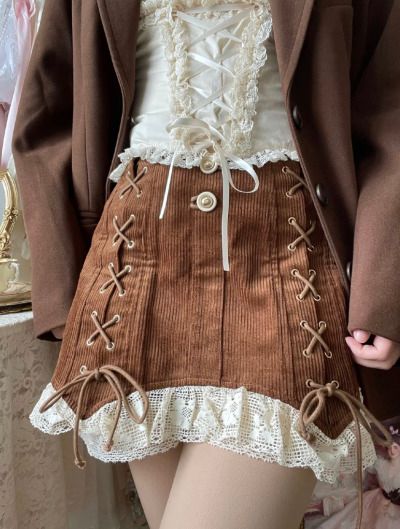 Cutesy Outfits, Detail Couture, Outfit Aesthetics, Upcycle Sewing, Estilo Hippie, Brown Skirt, Moda Vintage, Gothic Style, Character Outfits