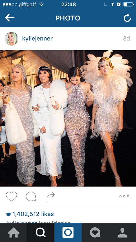 20s Dress Up, Kris Jenner Birthday, Great Gatsby Outfit, Roaring 20s Birthday Party, Great Gatsby Prom, Gatsby Party Outfit, Gatsby Outfit, Great Gatsby Theme, Gatsby Themed Party