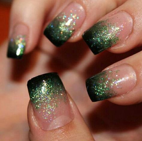 Emerald nail art Gel Nails Long, Emerald Nails, St Patricks Day Nails, Ombre Nails Glitter, Green Nail Designs, Prom Nails, Poison Ivy, Gold Nails, Green Nails