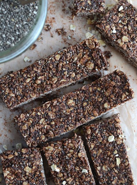 Chocolate Coconut Chia Seed Bars 1.5 cups (165 g) quick oats ¼ cup (60 g) unsweetened shredded coconut ¼ cup (25 g) cocoa powder or raw cacao ¼ cup (50 g) chia seeds ½ tsp himalayan pink sea salt (optional but I love the hint of salt) ¼ cup (75 g) natural peanut butter ¼ cup (50 g) melted coconut oil ¼ cup (80 g) pure maple syrup Chia Seed Bars, Coconut Chia Seed, Chocolate Protein Bars, Seed Bars, Coconut Chia, Chia Seed Recipes, Healthy Bars, Breakfast Bars, Health Breakfast