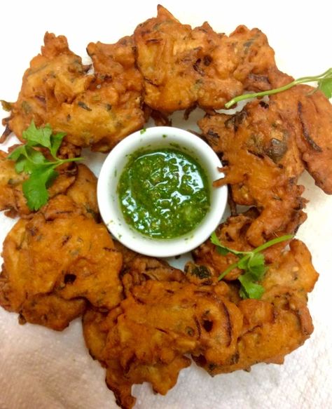 ALOO PAKORA - potato fritter #healthy #appetizers #snacks #easy Potato Pakora, Gluten Free Indian Food, Aloo Pakora, Indian Appetizers, Potato Fritters, Pakora Recipes, Snacks Easy, Potato Snacks, Mutton Recipes