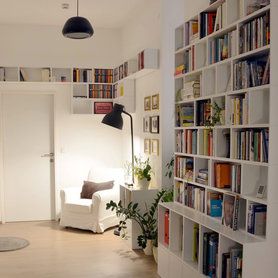 Book Shelf Hallway, Bookshelves For Small Spaces, Minimalist Bookcase, Elegant Home Office, White Shelf, Wall Shelving Units, White Bookshelves, Ikea Shelves, Modular Walls