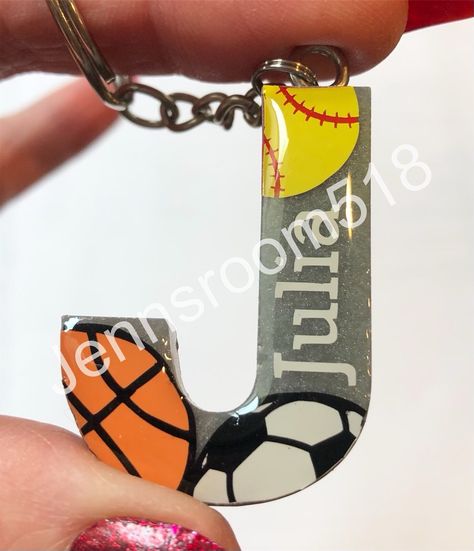 Sports Resin Ideas, Soccer Resin Art, Football Keychain Diy, Softball Party Favors, Basketball Keychain Diy, Soccer Acrylic Keychain, Basketball Resin Keychain, Football Bag Tags, Basketball Bag Tags