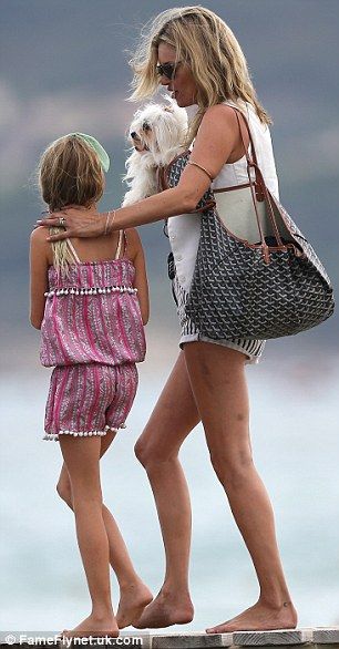 Kate Moss and Lila Grace in St. Tropez 2012. Jefferson Hack, Lila Grace Moss, Jamie Hince, Goyard Tote Bag, Lila Grace, Crop Top Wedding Dress, Lila Moss, Kate Moss Style, Happy Families