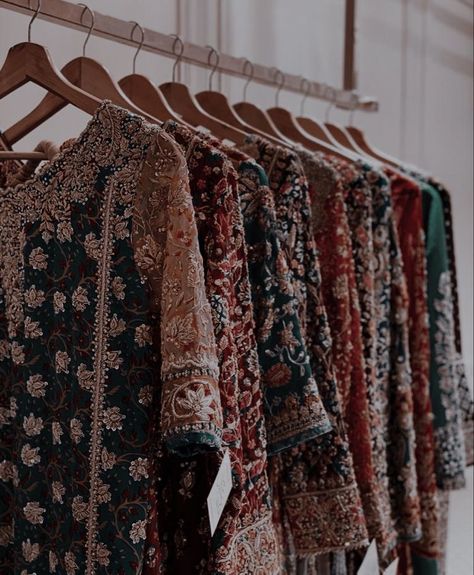 Pakistani Culture Aesthetic, Pakistan Aesthetic, Vintage Aesthetic Outfits, Pakistani Aesthetic, South Asian Aesthetic, Desi Vibes, Pakistan Culture, Pakistani Culture, Desi Dress