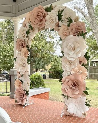 Wedding Ceremony Setup, Paper Flower Decor, Paper Flowers Wedding, How To Make Paper Flowers, Paper Flower Backdrop, Diy Crafts Paper Flowers, Giant Flowers, Giant Paper Flowers, Paper Flower Tutorial