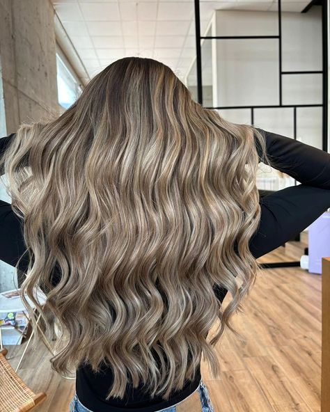 Root melt Balayage look🖤 #merakiexperience #meraki #merakihair #merakihairdesign #balayaged #balayage #roottap #rootshadow #haigoals Root Melt Balayage, Melt Balayage, Root Melt, Gorgeous Hair Color, School Hair, Blonde Hair Shades, Healthy Hair Tips, Back To School Hairstyles, Hair Shades