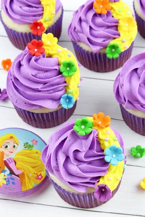 Tangled Cupcakes, Rapunzel Cupcakes, Recipes Kids Will Love, Disney Inspired Recipes, Cupcakes Homemade, Disney Cupcakes, Tangled Birthday Party, Rapunzel Birthday Party, Tangled Birthday