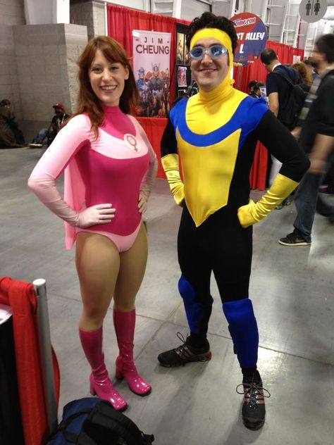 Atom Eve & Invincible #cosplay Invincible And Atom Eve Costume, Atom Eve Costume, Invincible Costume, Invincible Cosplay, Atom Eve Fanart, Invincible And Atom Eve Wallpaper, Eve Invincible, Atom Eve Invincible, Atom Eve Cosplay