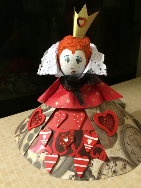 Queen of hearts, decorate an egg Easter Egg Competition Ideas, Decorated Eggs, Easter Bonnet, Easter Egg Designs, Easter Egg Painting, Egg Painting, Egg Designs, Ffa, Inspo Board