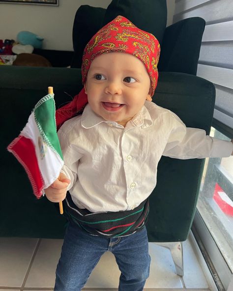 Bebé mexicano 16 De Septiembre Outfit Ideas, Outfit Mexicano, Baby Boy Fall Outfits, John Dewey, Boys Fall Outfits, Diy Tops, Christmas Baby, Baby Photography, Baby Photos