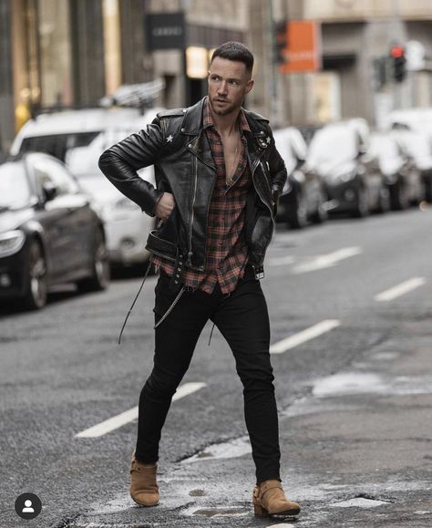 Rocker Style Men, Black Leather Jacket Outfit, Grey Jeans Men, Best Leather Jackets, Urban Fashion Trends, Mens Fashion Rugged, Leather Jacket Outfits, Rocker Style, Winter Outfits Men