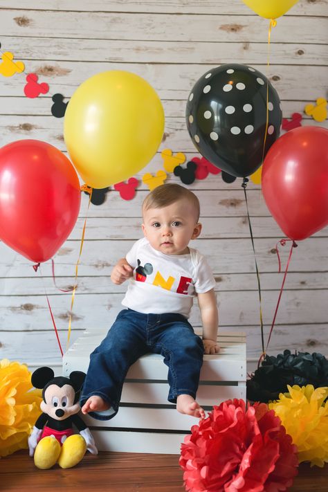 Mickey Mouse Baby Birthday, Mickey Mouse Birthday Decorations, Mickey First Birthday, Mickey 1st Birthdays, Mickey Mouse Themed Birthday Party, Fiesta Mickey Mouse, Mickey Mouse Photos, Mickey Mouse First Birthday, Mickey Theme