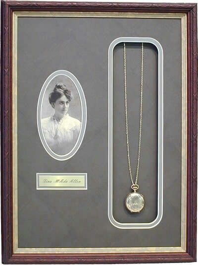 Have a family heirloom custom framed, along with a photo of the family member who first introduced the piece to the family - brilliant! Picture Frame Decorating Ideas, Custom Framing Ideas, Framing Objects, Family Heirloom Jewelry, Genealogy Crafts, Shadow Box Memory, Cabin Porch, Cuadros Diy, Framing Ideas