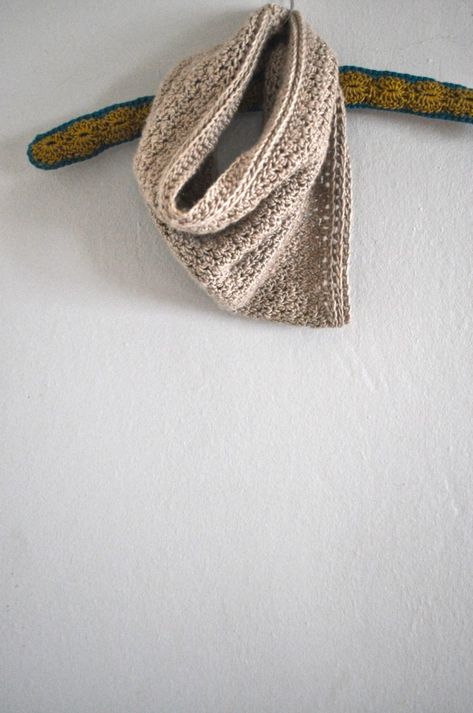 crochet bandana cowl Crochet Bandana Scarf Pattern, Crochet Bandana Cowl Pattern Free, Crochet Neck Bandana, Crochet Bandana Scarf, Crochet Bandana Cowl, Bandana Cowl, Learning Crochet, One Skein Crochet, Crochet Bandana