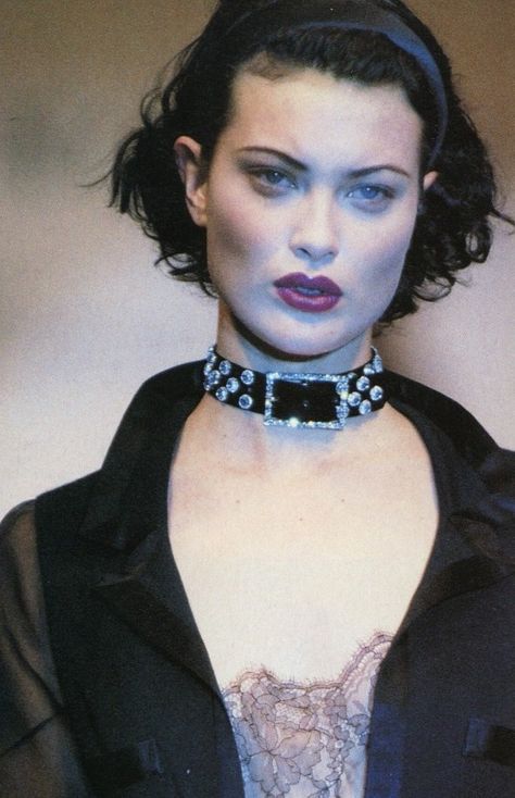 Shalom Harlow Poison Nightmares, Anna Molinari, Shalom Harlow, Sense Of Humor, Runway Show, Choker, Lookbook, Hair