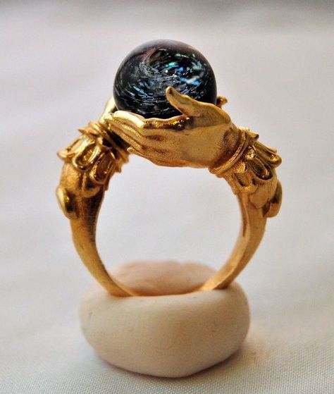 Celestial crystal ball ring Elegant Engagement Rings, Witchy Things, 가을 패션, Brass Jewelry, Schmuck Design, Pretty Jewellery, Dandy, Bling Bling, Cute Jewelry