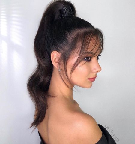 High Ponytail And Wispy Bangs Perfect Ponytail, Elegant Ponytail, High Ponytail Hairstyles, Simple Ponytails, Ponytail Hair Extensions, High Ponytail, Chic Hairstyles, High Ponytails, Ponytail Styles