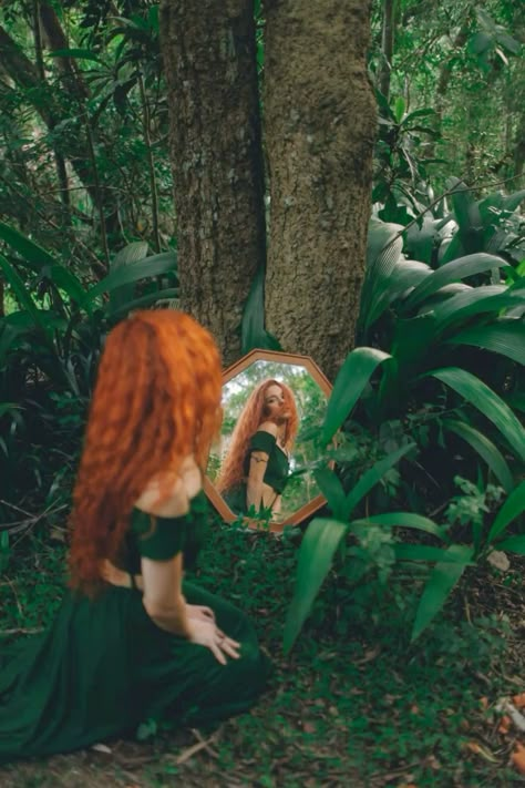 Fae Photoshoot Ideas, Fairy Woods Photoshoot, Outdoor Fairy Photoshoot Ideas, Enchanted Forest Photography, Forest Fairy Photoshoot Ideas, Mushroom Fairy Photoshoot, Forest Photo Shoot Ideas, Forest Queen Aesthetic, Ethereal Forest Photo Shoot