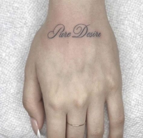 Chicanas Tattoo, Tattoos Geometric, Geniale Tattoos, Cute Tiny Tattoos, Stylist Tattoos, Poke Tattoo, Discreet Tattoos, Dainty Tattoos, Dream Tattoos