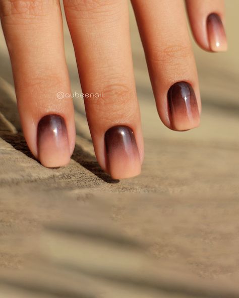 Brown ombre nails Brown Ombre Tip Nails, Ombre Brown Nails Short, Ombré Nails Brown, Brown Nail Ombre, Brown Dipped Nails Ideas, Gradient Nail Color Ideas, Black And Brown Ombre Nails, Rust Ombre Nails, Brown Ombre Dip Nails