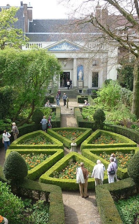 Boxwood Garden, Gardens Of The World, European Garden, Formal Garden, Italian Garden, Have Inspiration, Formal Gardens, 9 Hours, Shade Garden