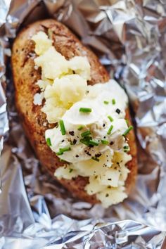 Potato In The Oven, Baked Potato Microwave, Cooking Baked Potatoes, Perfect Baked Potato, Potatoes In Oven, Dinner Side, Baked Potato Recipes, Dinner Side Dishes, A Potato