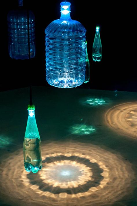 Light And Space Art, Light Art Exhibition, Water Light Installation, Light Installation Art, Light Sculpture Art, Art Room Ideas, Water Projection, Art With Light, Simple Arrangements