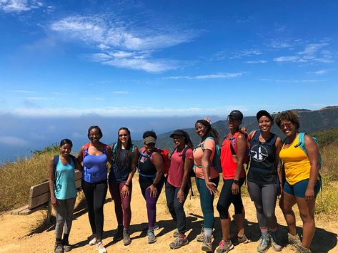 Road Trip Outfit Black Women, Hiking Outfit Black Women, Girls Hiking Outfit, Hiking Goals, Hikes In Los Angeles, Outdoor Vibes, Kim Walker, Hiking Outfit Summer, Hiking Girl