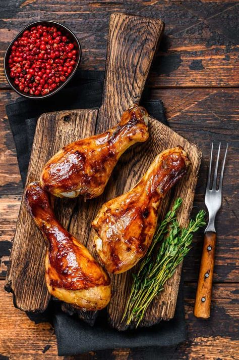 Grilled Chicken Legs (Drumsticks) with Bacon Baked Bbq Chicken Legs, Spicy Chicken Drumsticks, Air Fryer Chicken Drumsticks, Brazilian Chicken, Bbq Chicken Drumsticks, Crispy Air Fryer Chicken, Grilled Chicken Legs, Perfect Roast Turkey, Easy Turkey Recipes