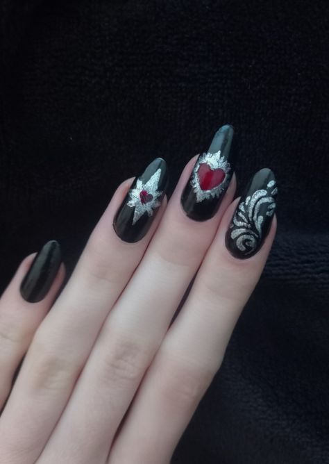 Rockstar Girlfriend Nails, Black Valentines Day Nails, Girlfriend Nails, Goth Nail Art, Black Valentines Day, Rock Star Nails, Black Valentines, Pretty Poison, Nails Goth