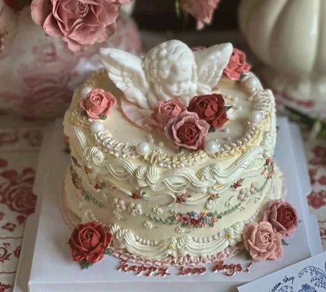 IMG_1999 ‣ Sincere Whisper Cottage Core Cakes, Tort Aesthetic, Fairytale Wedding Cake, Vintage Style Cake, Victorian Cakes, Vintage Birthday Cakes, Elegant Birthday Cakes, Funny Birthday Cakes, Cute Baking