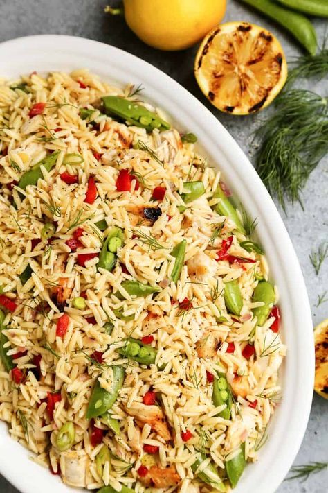 With fresh veggies, grilled chicken and pasta, this Grilled Chicken and Lemon Orzo Salad is a light but filling summer salad. It can be enjoyed warm or cold, making it perfect for potlucks and meal prep! Greek Lemon Chicken Orzo, Chicken Orzo Salad, Lemon Orzo Salad, Lemon Chicken Orzo, Orzo Dishes, Tiny Pasta, Orzo Salad Recipes, Grilled Lemon, Lemon Orzo